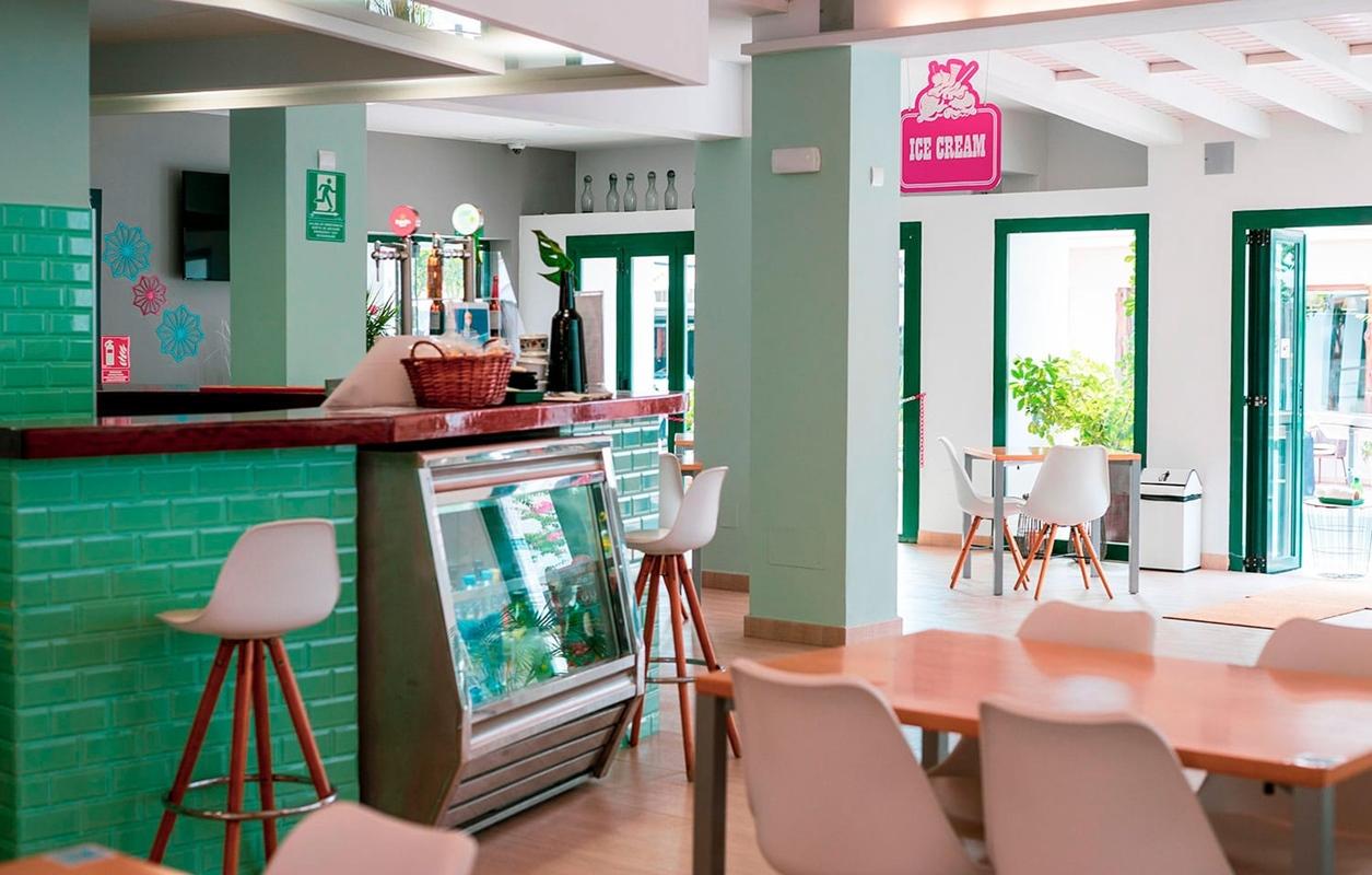 Hostal Rosales Es Pujols Luaran gambar